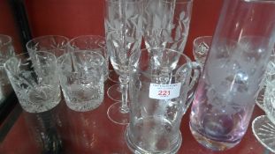 A MISC. COLLECTION OF GLASS INCLUDING FOUR FUSCHIA WHISKY TUMBLERS, ENGRAVED BUD VASE DEPICTING