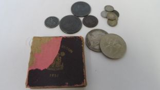 A COLLECTION OF SILVER COINS INCLUDING A 1900 VICTORIAN SILVER CROWN AND A 1735 GEORGE II