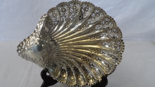 A SHEFFIELD HALLMARKED SOLID SILVER LATTICE WORK BON BON DISH ON RIBBED BALL FEET, MM H A