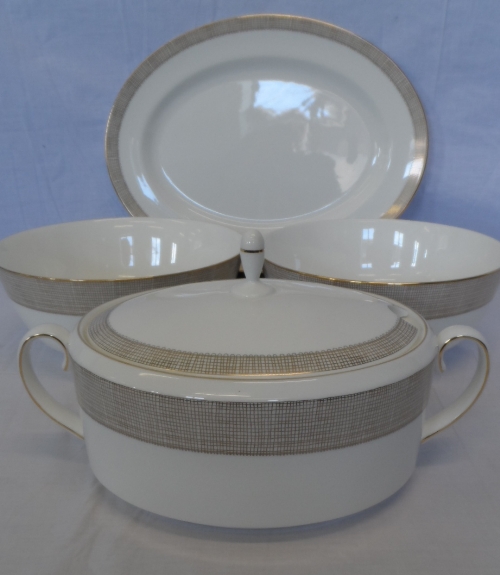 A PART WEDGWOOD `VERA WANG` DINNER AND TEA SERIVCE INCLUDING SIX DINNER PLATES 28 cms, SIX SIDE