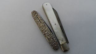 A LONDON HALLMARKED SILVER PENKNIFE, MM CA G A HAVING FLORAL DECORATION TOGETHER WITH A SHEFFIELD