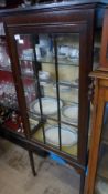 AN EDWARDIAN MAHOGANY GLAZED FRONT DISPLAY CABINET ON TAPERED LEGS, THREE GLASS SHELVES ENCLOSED