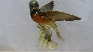 A HUTSCHENREUTHER LELB PORCELAIN FIGURE OF A BIRD, APPROX. 16 cms
