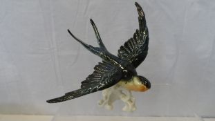A PORCELAIN FIGURE OF A SWALLOW WITH IMPRESSED MARK M TO FOOT, APPROX. 16 cms