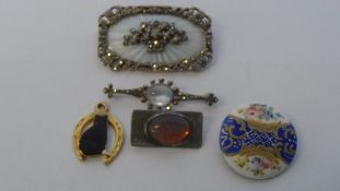 A COLLECTION OF MISC. JEWELLERY INCL. MARCASITE AND ENAMEL BROOCH, MARCASITE AND MOONSTONE BROOCH