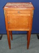 A 19TH CENTURY FRENCH NIGHT STAND - ROUGE MARBLE TOP, MARBLE LINED INTERIOR WITH ORMULU MOUNTS