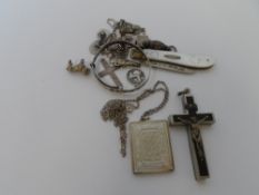 A COLLECTION OF MISC. SILVER AND SILVER METAL ITEMS INCL. ST. VALENTINES DAY 1977 925 INGOT  ( 30 GM