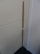 A VICTORIAN YEW LONGBOW, APPROX. 156 CM LONG