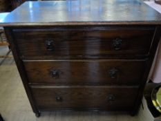 AN OAK CHEST OF DRAWERS WITH THREE DRAWERS, APPROX. 36 X 49 X 85 CM