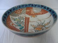 A CIRCA 1890 FAMILE ROSE PORCELAIN CHINESE BOWL DEPICTING CHRYSANTHEMUMS, THE BOWL HAVING