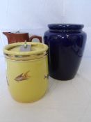 A MISC. COLLECTION OF POTTERY INCL. BLUE CERAMIC VASE 21 CM, ROYAL DOULTON BISCUIT BARREL WITH