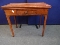 AN ANTIQUE GEORGIAN MAHOGANY CARD TABLE. THE TABLE HAVING BANDED INLAY TO THE TOP AND SINGLE FRONT