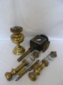 A COLLECTION OF MISC. OIL LAMPS INCL. TWO BRASS AND COPPER G W R CARRIAGE LAMPS, A BRASS  OIL LAMP