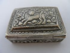 AN ANTIQUE SILVER SNUFF BOX DEPICTING A MYTHOLOGICAL ANIMAL TO THE TOP WITH CROSS TO THE BASE AND