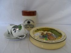 TWO PORCELAIN DE PARIS COFFEE CANS AND SAUCERS TOGETHER WITH A FORTNUM AND MASONS STILTON POT AND