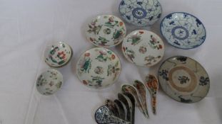 A COLLECTION OF MISC. CHINESE PORCELAIN INCL. BLUE AND WHITE SOUP SPOONS, FAMILLE ROSE SOUP