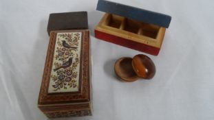 A COLLECTION OF MINIATURE BOXES INCL. A HAND PAINTED STAMP BOX, AN IVORY INLAID BOX DEPICTING BIRDS,