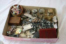 A MISC. COLLECTION OF ITEMS INCL. COSTUME JEWELLERY, GLASS INKWELL, COINS, HIP FLASK ETC.