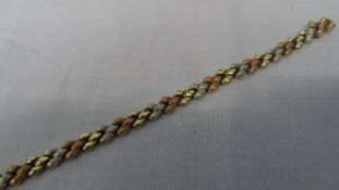 A LADY`S 9ct HALLMARKED ITALIAN TRI GOLD BARQUE FINISH BRACELET, APPROX. 10 GM