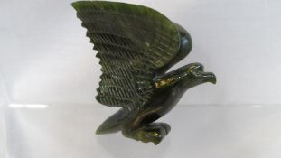 A CHINESE HARD STONE CARVED BIRD OF PREY ABOUT TO TAKE FLIGHT, APPROX. 7.5 CM HIGH