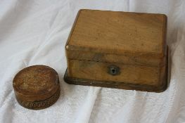 A SMALL CAMPHOR WOOD WORK BOX, APPROX. 18 X 13 CM TOGETHER WITH A TUNBRIDGE WARE PIN DISH  ( 2 )