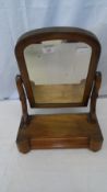 A SMALL MAHOGANY TOILET MIRROR FITTED WITH A SINGLE DRAWER