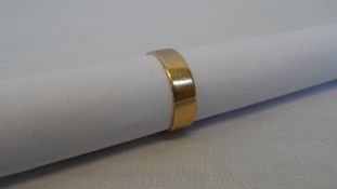 A GENT`S 18 CT STAMPED GOLD WEDDING BAND, APPROX. 3.8 GM.