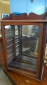 A VICTORIAN MAHOGANY GLASS FRONTED DISPLAY CABINET, THE CABINET BEING MIRROR BACKED, APPROX. 44 X 21