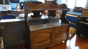 A TWO DOOR MAHOGANY BOOKSHELF / WALL CABINET, APPROX. 59 X 15 X 59 CM