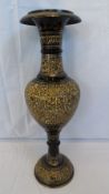 A MIDDLE EASTERN BRASS FLOWER VASE HAVING FLORAL DECORATION, APPROX. 51 CM TALL