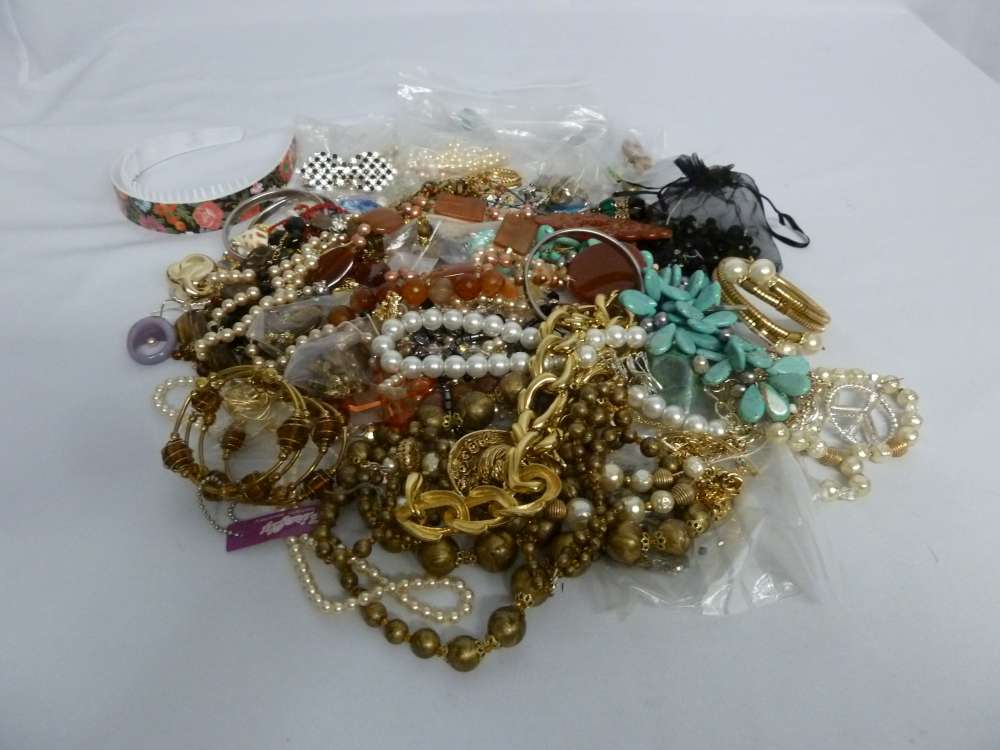 Quantity of costume jewellery to include necklaces, bracelets, rings and earrings