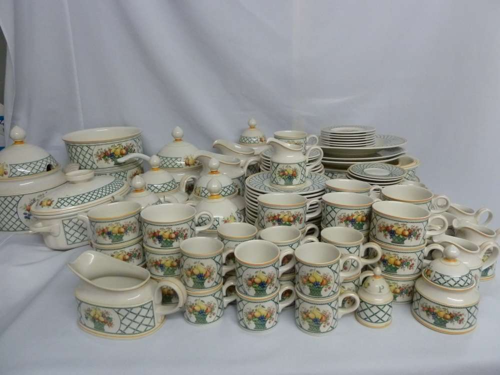 Villeroy & Boch Basket Pattern dinner/tea service to include plates, bowls, serving dishes, tea