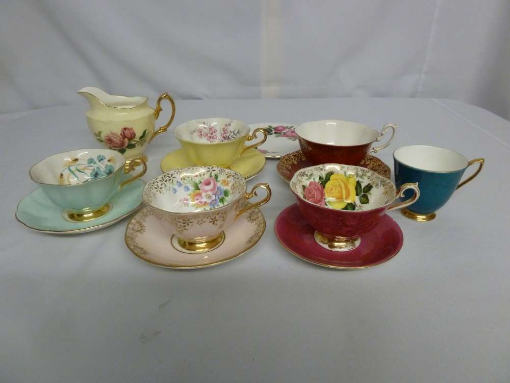 Royal Albert a harlequin set of tea cups, saucers, milk jug and a plate (14)