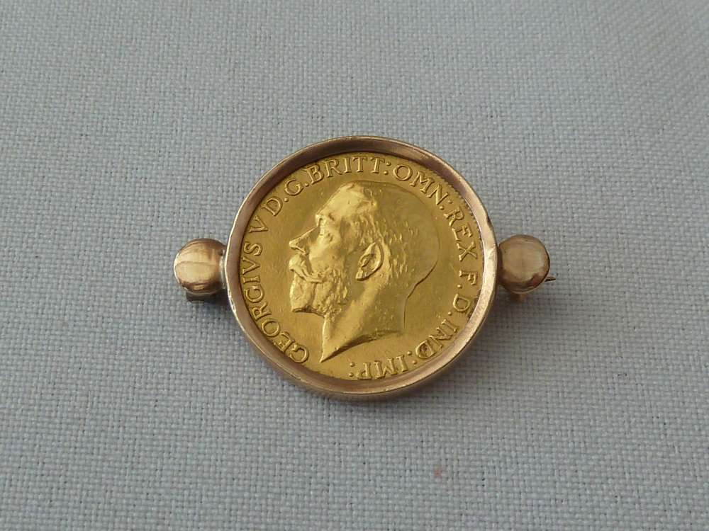 George V 1912 Sovereign set in 9ct gold brooch setting.