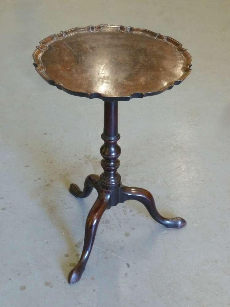 Victorian mahogany tilt top side table on three outswept feet.