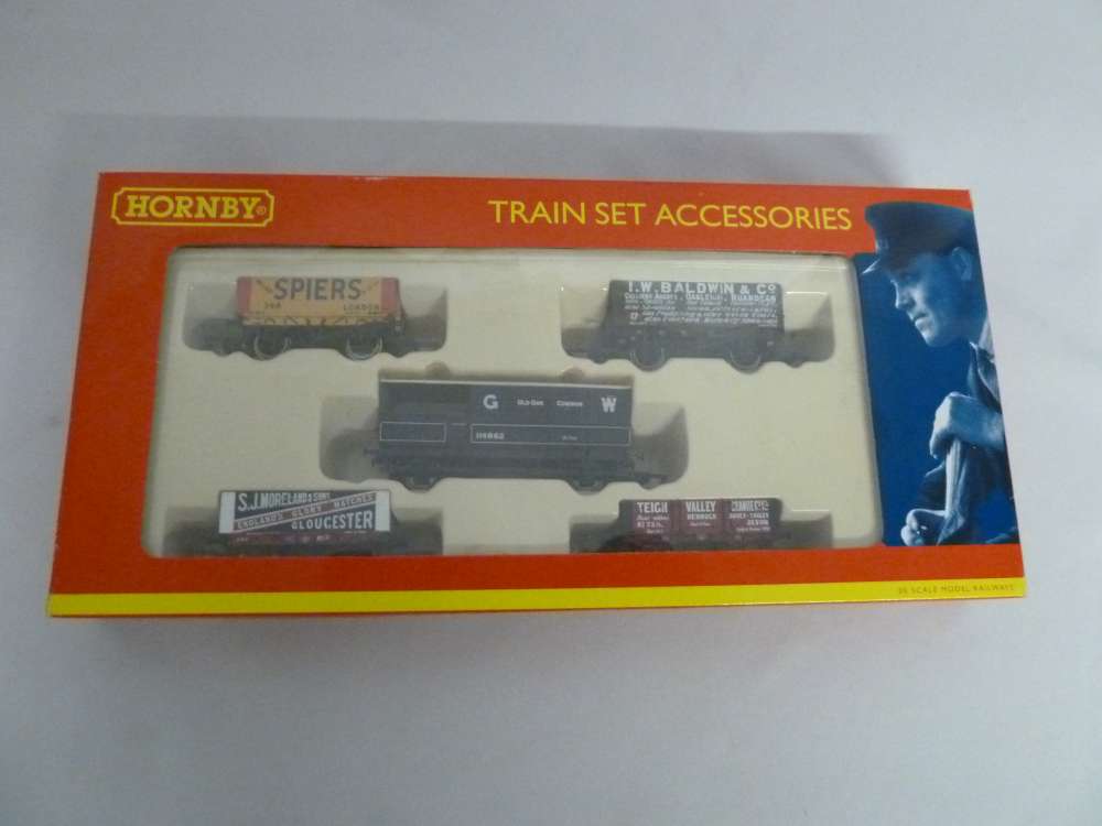 Hornby OO gauge R6290 assorted wagons pack of five boxed.