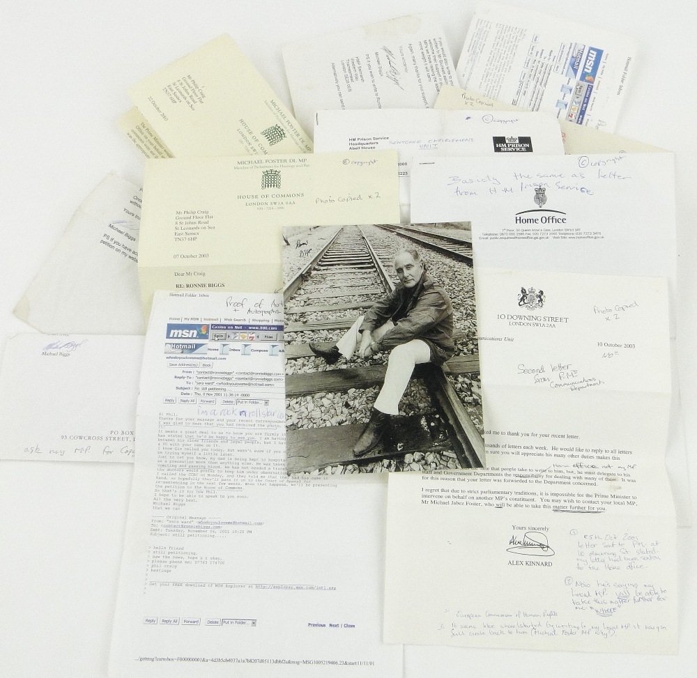 A Collection of ephemera relating to Ronnie Biggs including letters and a signed photograph, 7.75".