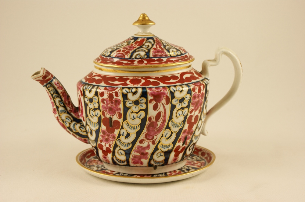 Barr Flight and Barr period Worcester teapot on stand, circa 1792-1803 decorated in Queen