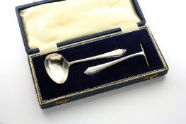 A cased silver feeder and spoon, hallmarked Sheffield 1957, length of case 19cm