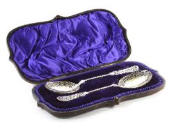 A pair of Victorian cased silver spoons, hallmarked Sheffield 1895, the gilded bowls with