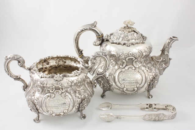 An Irish silver teapot and sugar bowl hallmarked Dublin 1861/62, with makers mark J.S for John