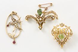 Three Edwardian brooches/pendants including a 15ct gold heart shaped pendant brooch set with split