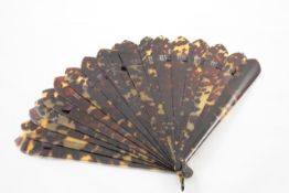 A faux tortoiseshell fan early 20th century, length 23cm In overall good condition