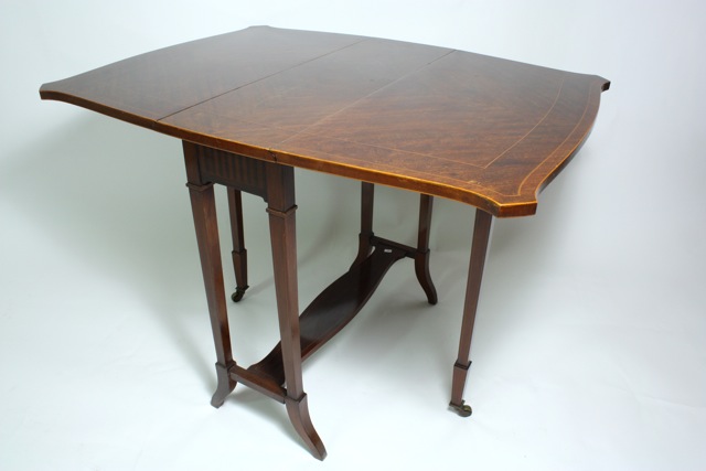 A mahogany and boxwood strung and inlaid Sutherland table early 20th century, with butterfly wing