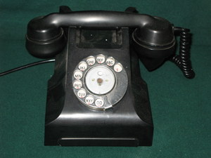 VINTAGE BLACK BAKELITE GPO TELEPHONE