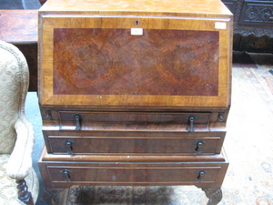 WALNUT VENEERED FALL FRONT LADIES FALL FRONT BUREAU