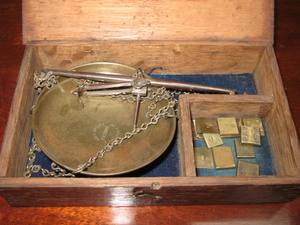 SET OF W T AVERY MINIATURE WEIGHING SCALES & WEIGHTS IN BOX