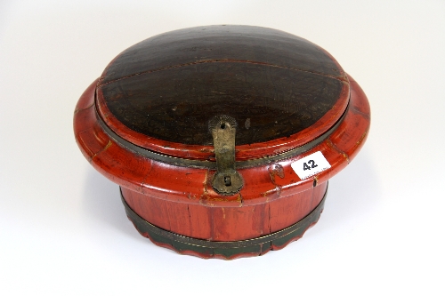 A 19thC hand painted Chinese wooden barrel form food container with two section lid Dia.32cm H.17cm