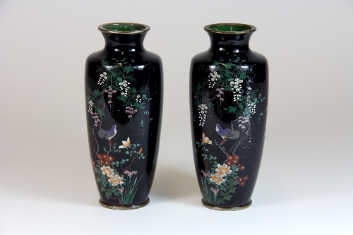 A pair of 19thC Japanese cloisonné vases H. 18.5cm