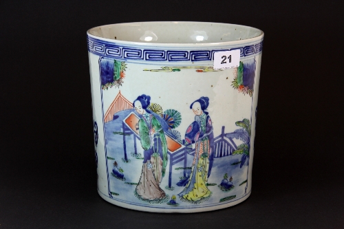 A fine Chinese hand painted porcelain brush pot, decorated with scenes of court ladies. H20.5 D.